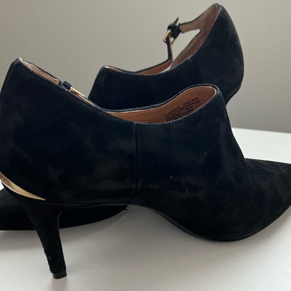 NWT size 7 Calvin Klein Giorgia Black Suede Pull on Boot